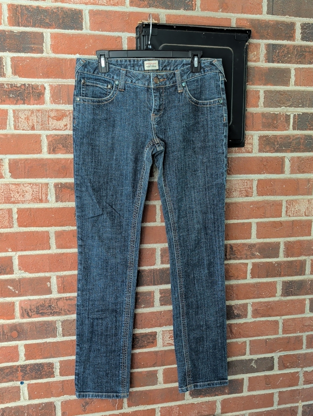 Free People Evie Low Rise Slim Straight Jeans (Discontinued ) Size 30 (1241)
